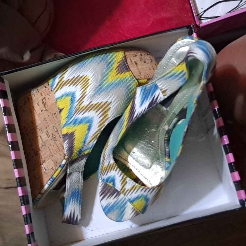 Shoes - Picture 9 of 9